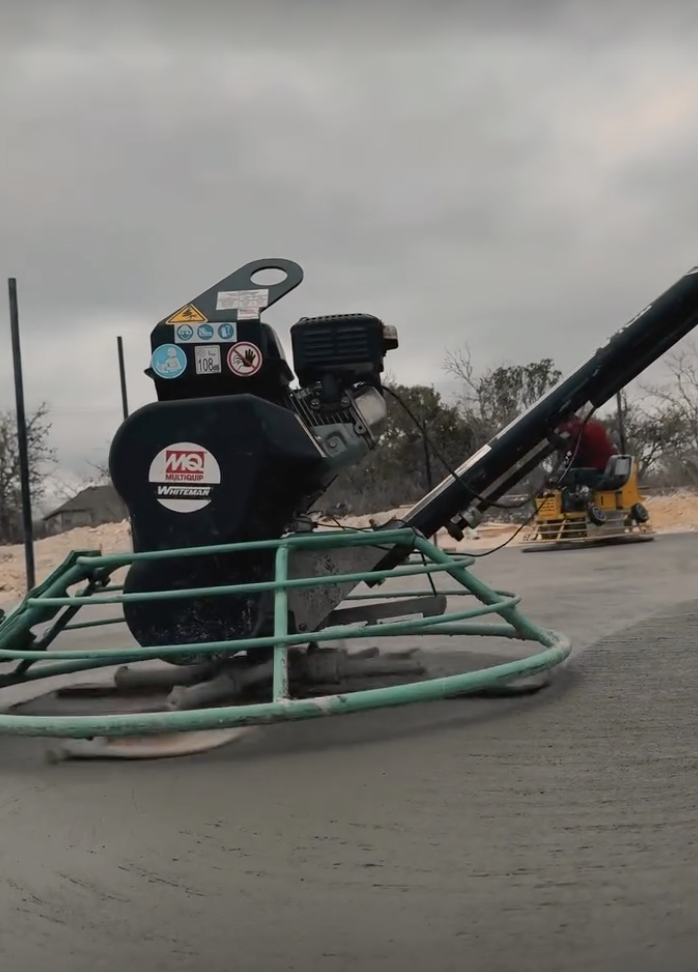 Walk-behind concrete finishing machine